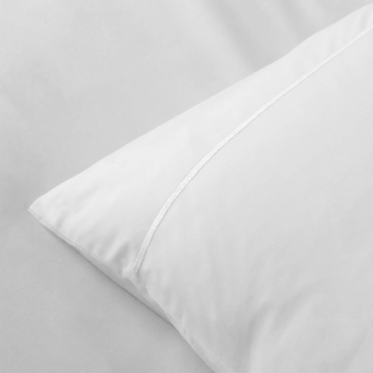 White 200 Thread Count Egyptian Cotton Bedding And Sheets - Image 3
