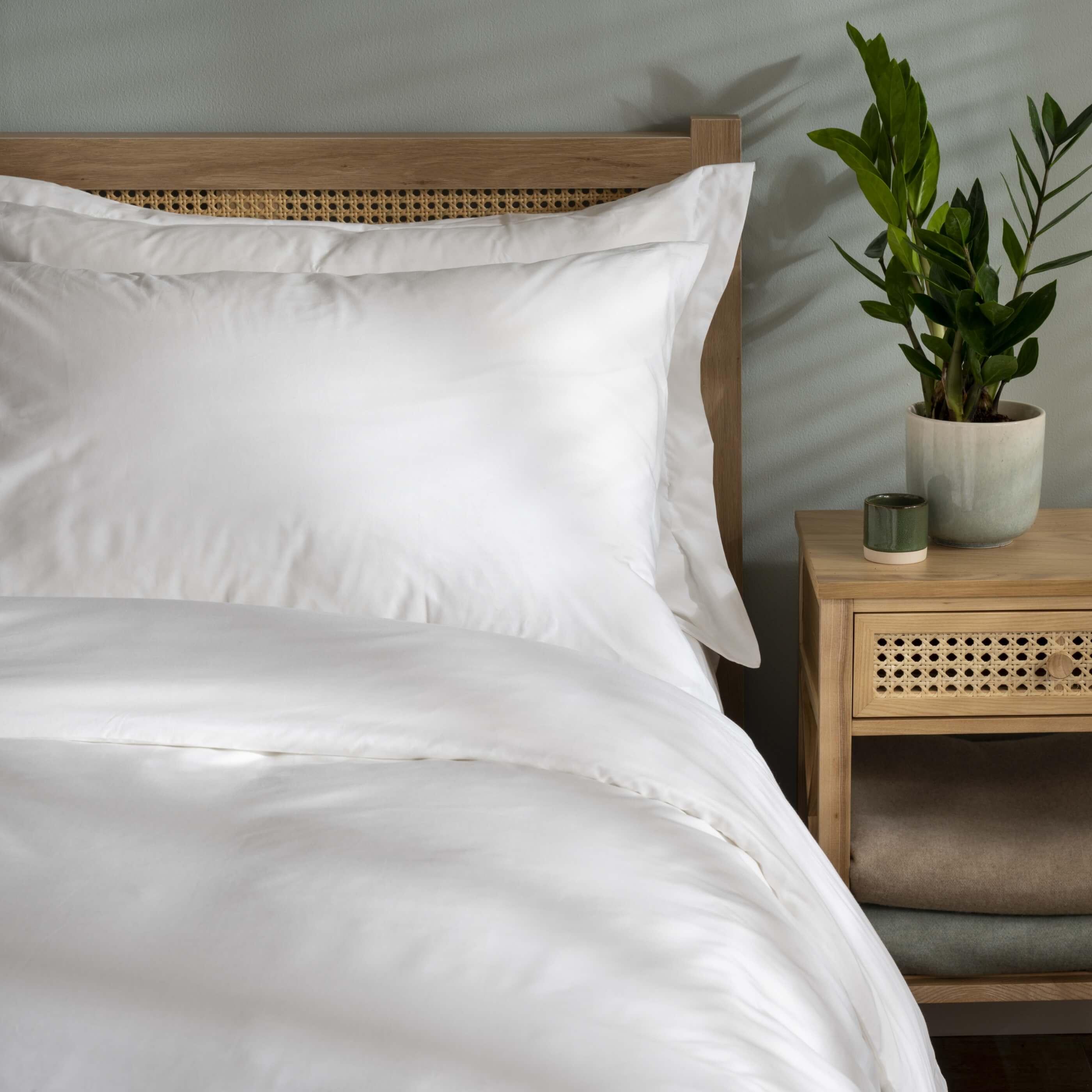White 200 Thread Count Organic Cotton Bedding And Sheet - Image 2