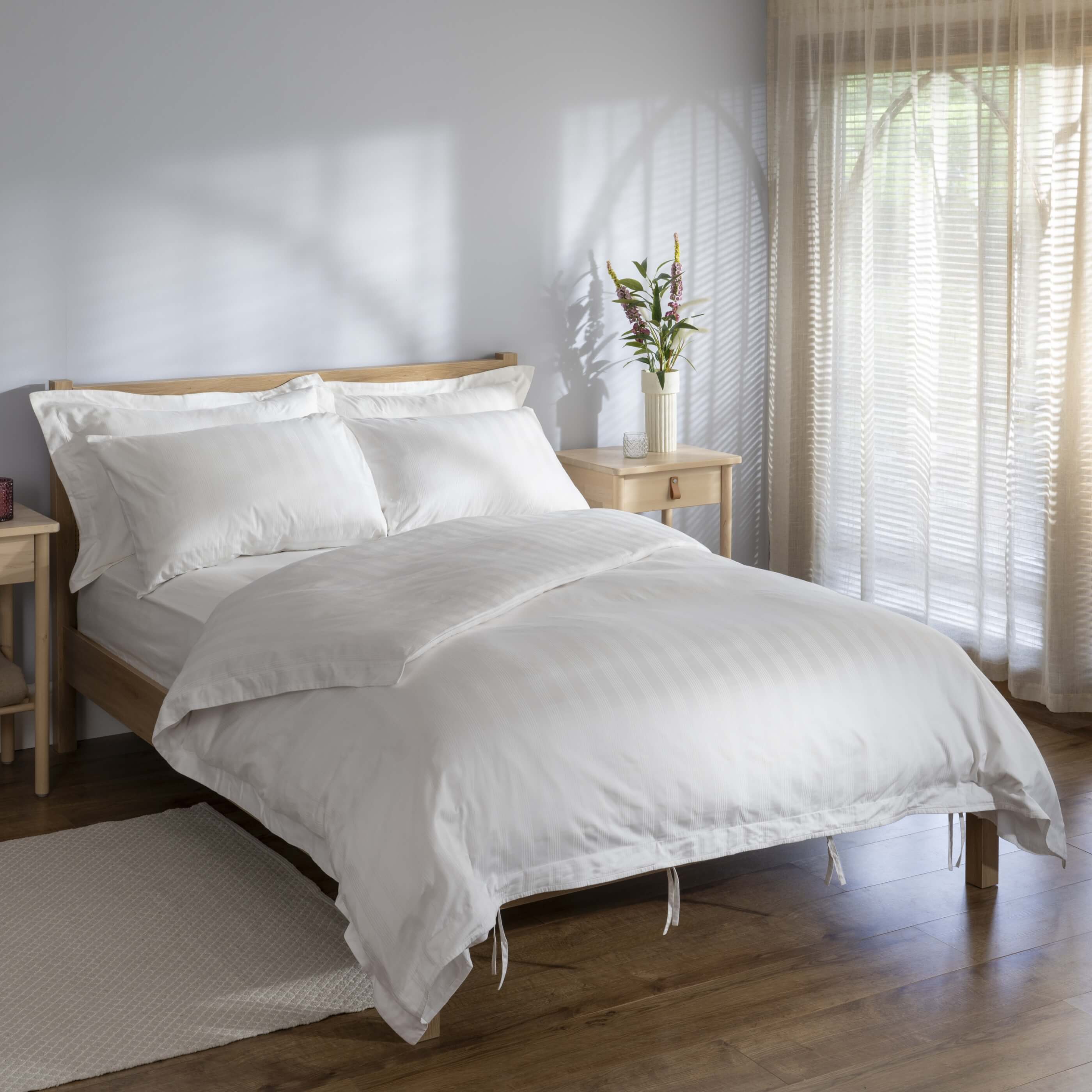 White 400 Thread Count Cotton Stripe 40cm Deep Fitted Sheets - Image 3
